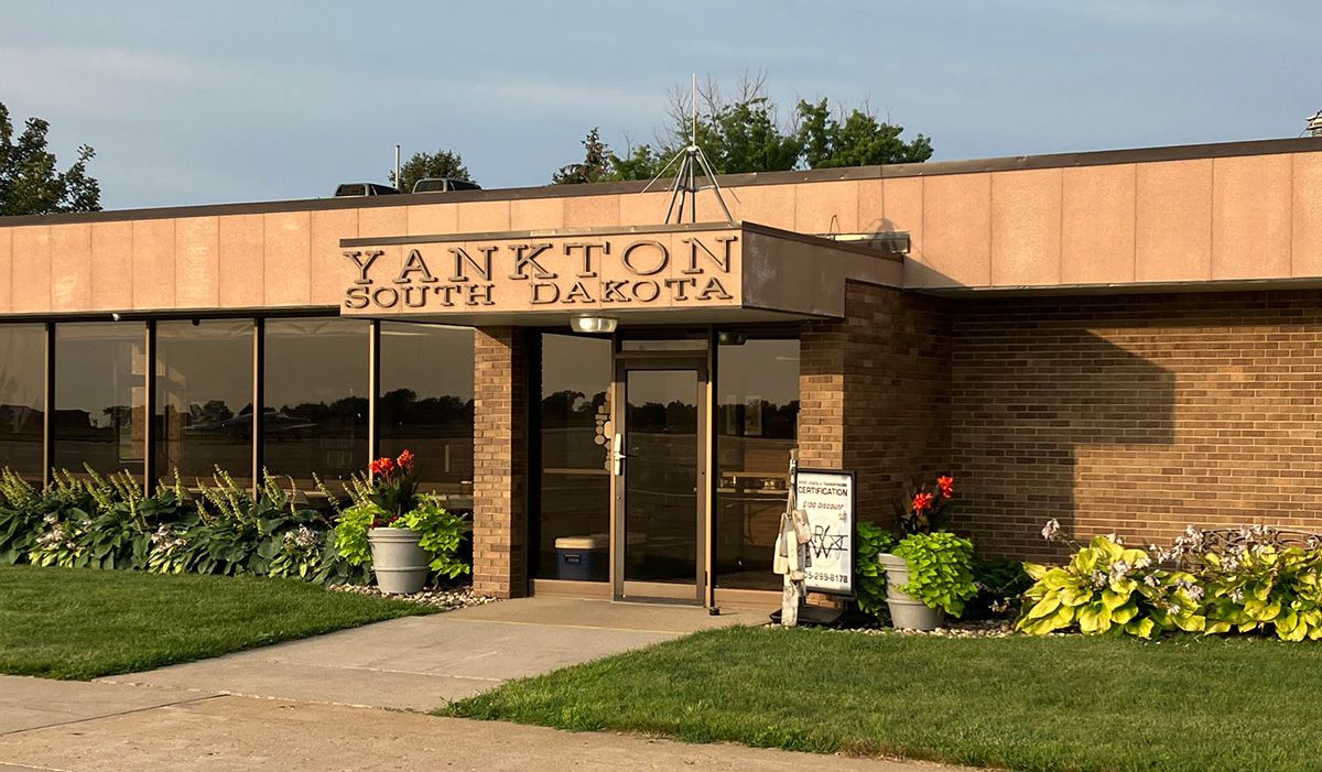 yankton south dakota airport office